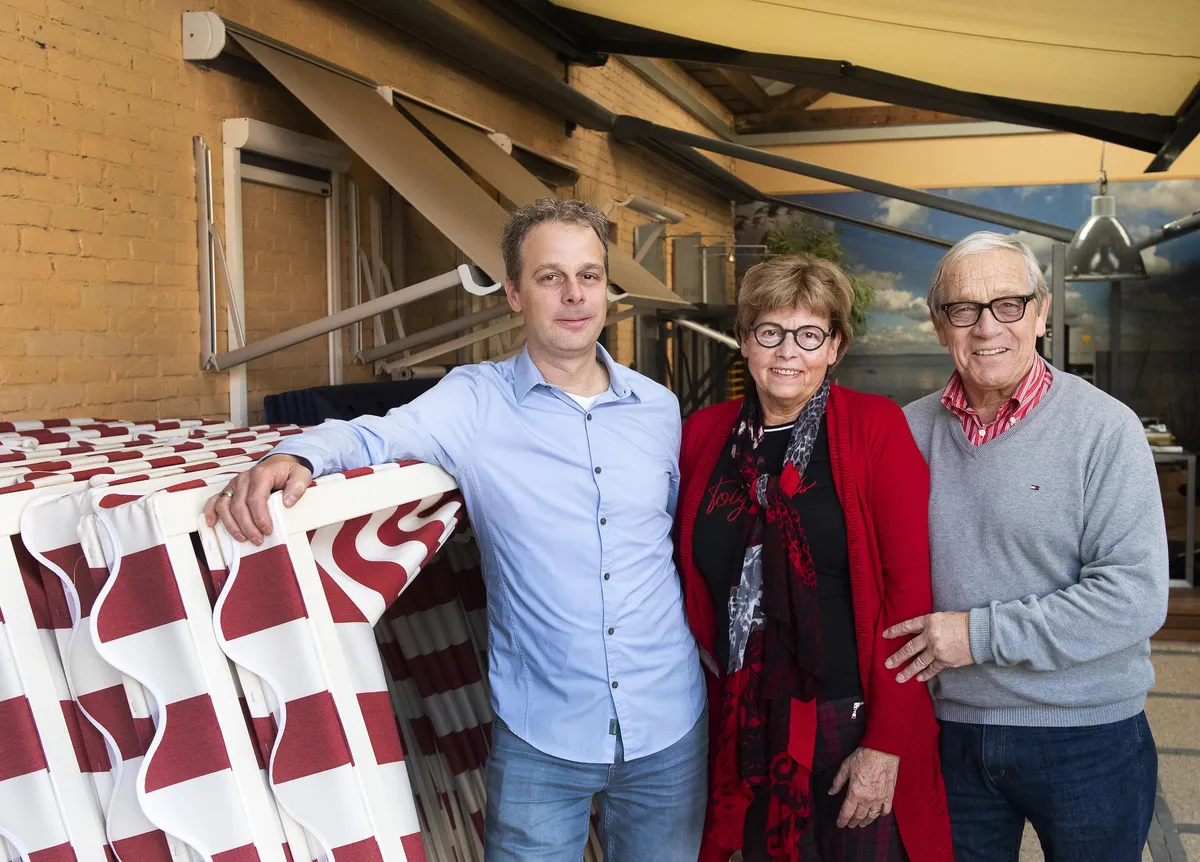 Tjeerd van den Haak met zijn ouders Marian en Gerard van den Haak bij 50 jaar Haak Zonwering in Haarlem, 2019