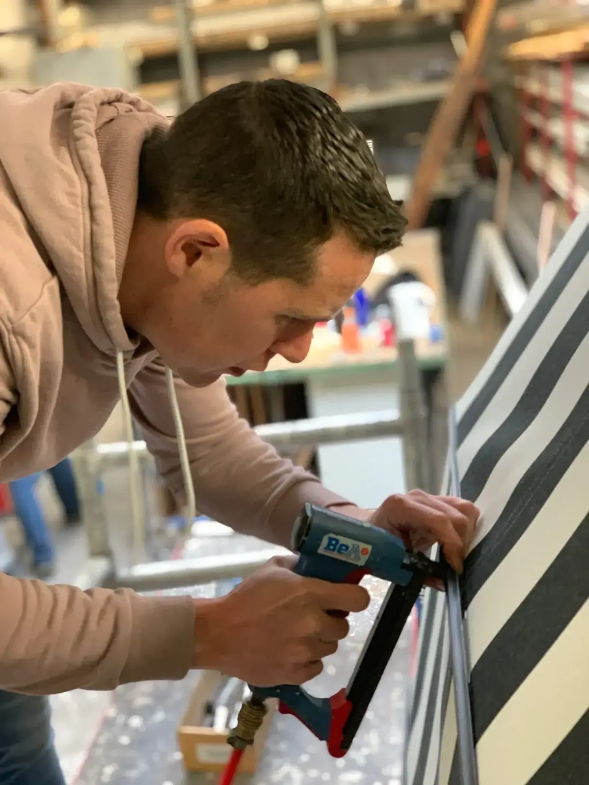 Detail van markies productie – handgemaakte zonwering